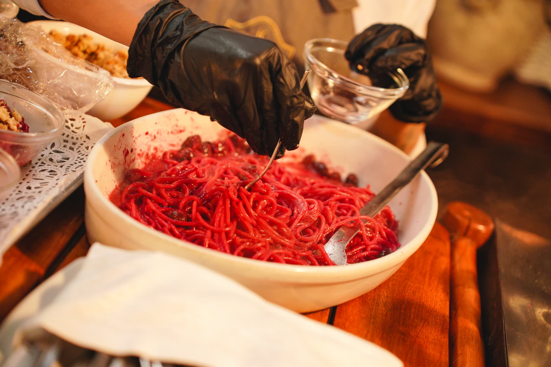 Postazione di cucina dal vivo durante un evento